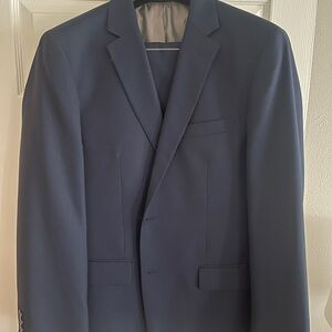 Elegant Men's Dark Blue Suit